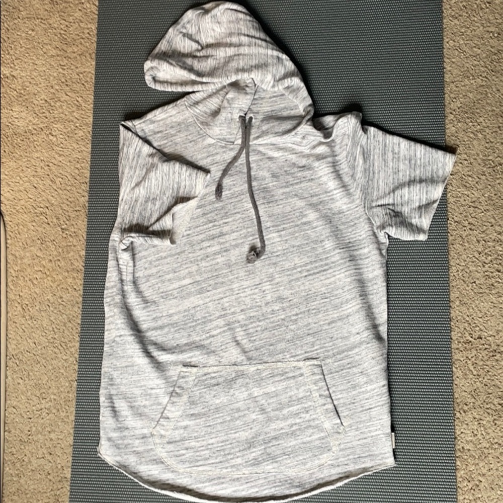 🖤Hollister short sleeve hoodie🖤